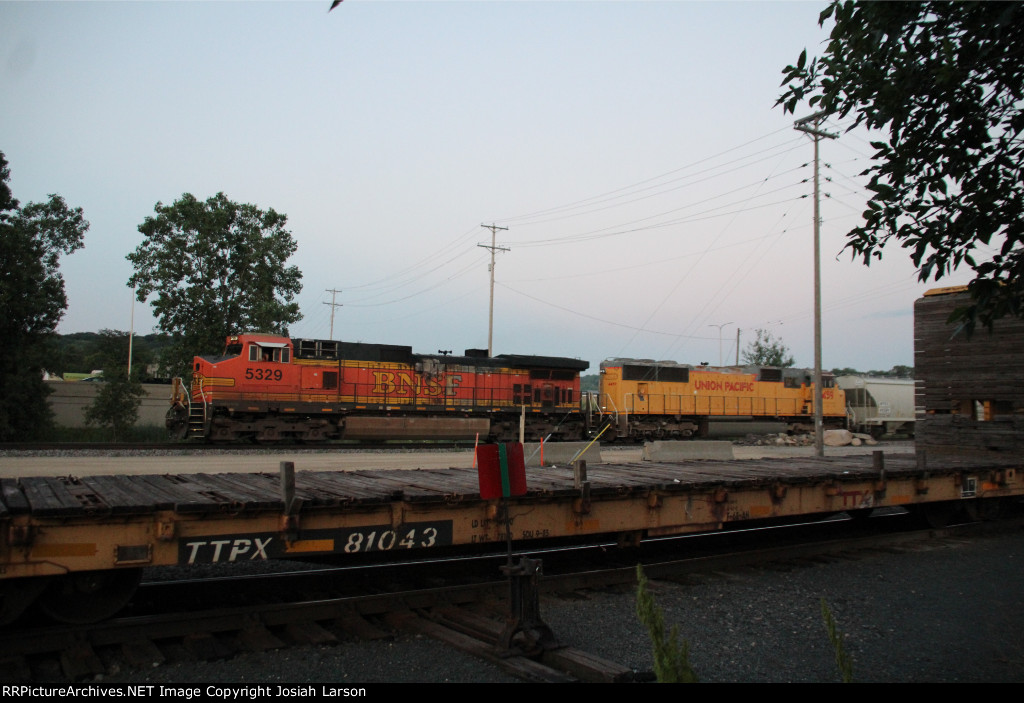 BNSF 5329 West